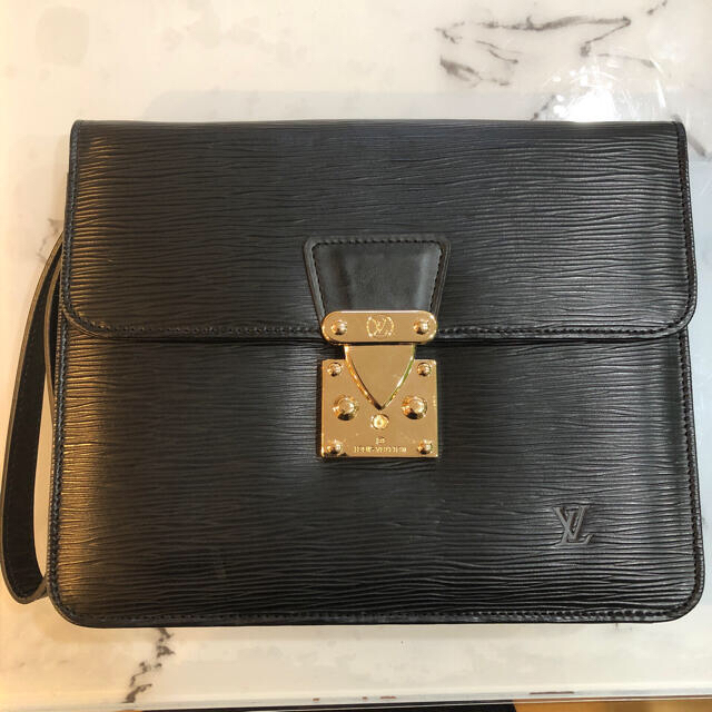 LOUIS VUITTON クラッチバッグ エピ  黒 人気商品