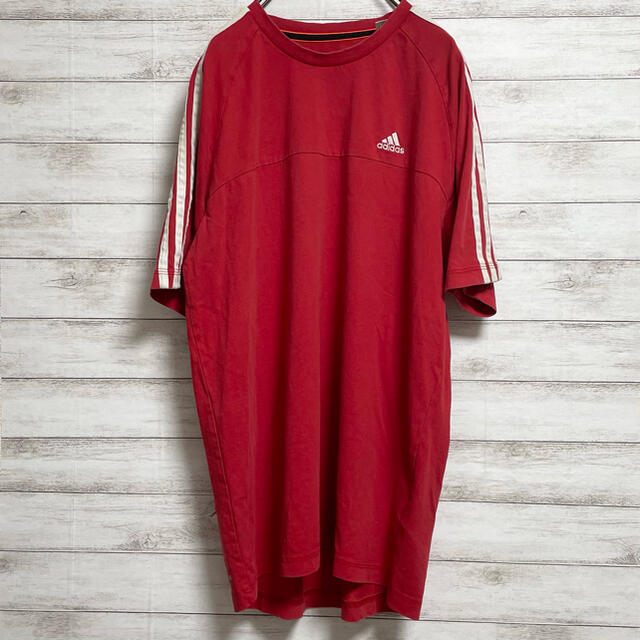 adidas(アディダス)のLサイズぐらい 古着 アディダス 半袖 Tシャツ 赤 刺繍 ロゴ ワンポイント メンズのトップス(Tシャツ/カットソー(半袖/袖なし))の商品写真