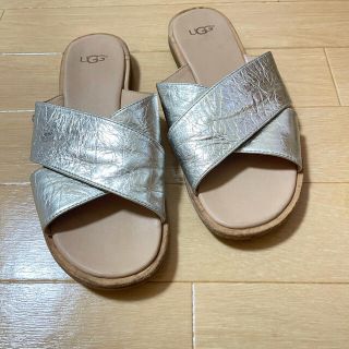 アグ(UGG)のUGG シルバーサンダル(サンダル)