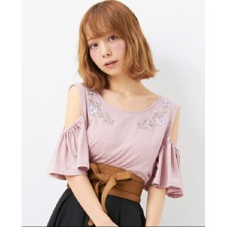 イング(INGNI)の241*NEW!!INGNI/イング★S・T/Rベア肩あき刺繍入りトップス✩Ｍ(カットソー(半袖/袖なし))