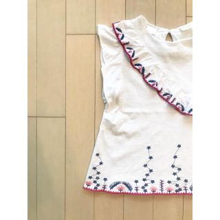 ザラキッズ(ZARA KIDS)のZARA baby 刺繍 肩フリル トップス(3-4Y)(Tシャツ/カットソー)