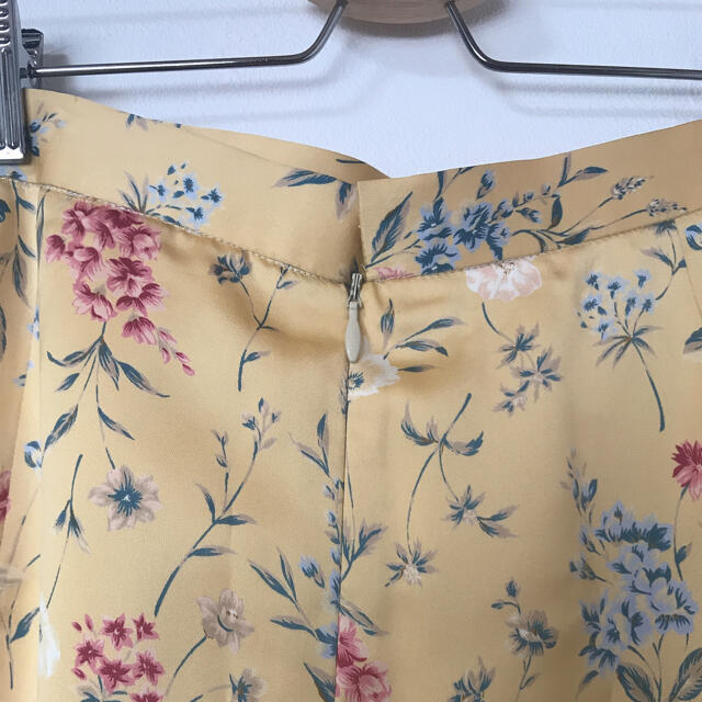 Aylesbury(アリスバーリー)のアリスバーリー　花柄スカート レディースのスカート(ひざ丈スカート)の商品写真