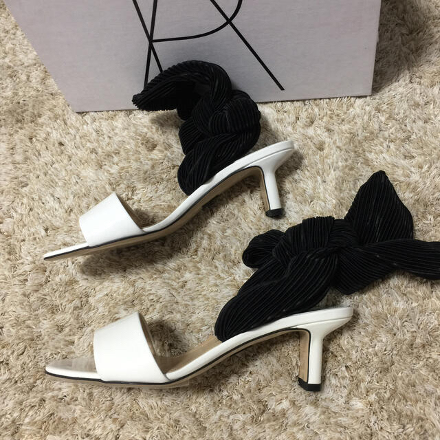 新品 PAUL ANDREW ポールアンドリュー パテントレザーサンダル リボン