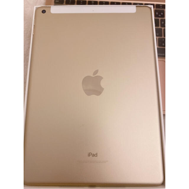 Apple(アップル)の【美品】iPad 第5世代 Wi-Fi Cellular 32GB ゴールド スマホ/家電/カメラのPC/タブレット(タブレット)の商品写真