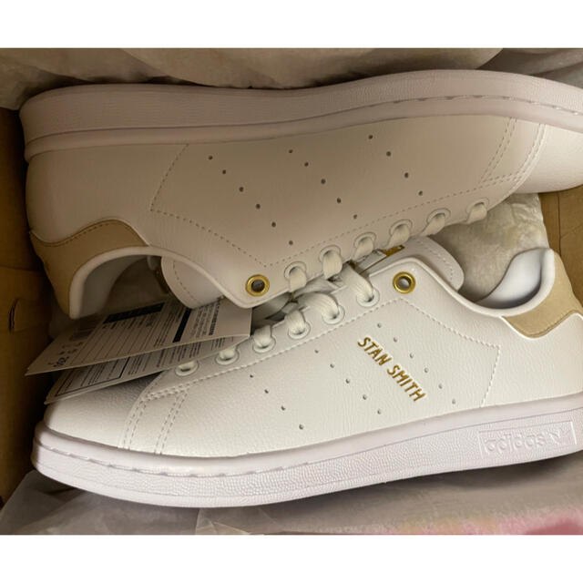 adidas(アディダス)のSTAN SMITH MILK TEA BEIGE  レディースの靴/シューズ(スニーカー)の商品写真