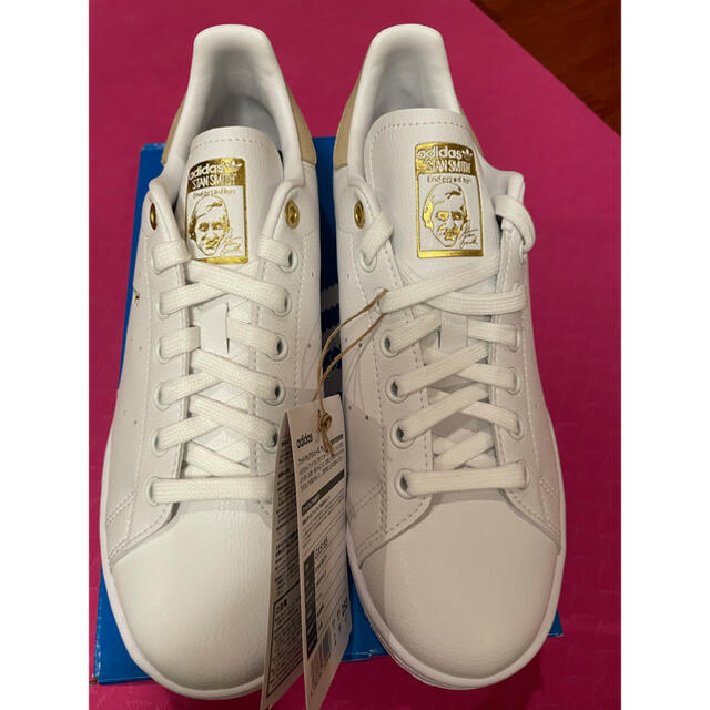 adidas(アディダス)のSTAN SMITH MILK TEA BEIGE  レディースの靴/シューズ(スニーカー)の商品写真