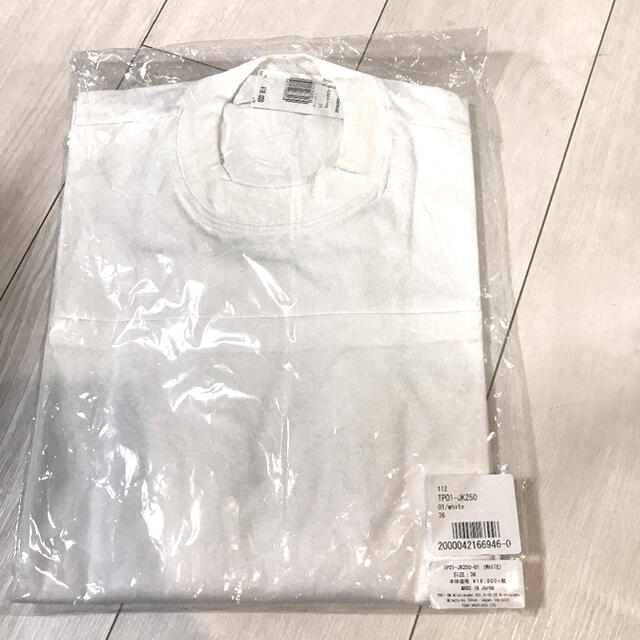 TOGA(トーガ)の18 さま　　トーガプルラ　ホワイト　ロンT レディースのトップス(Tシャツ(長袖/七分))の商品写真