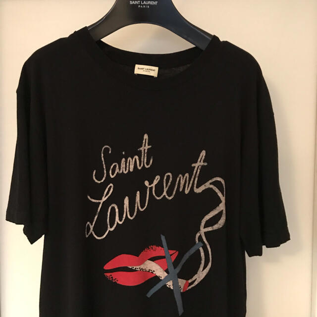 Saint Laurent(サンローラン)の人気サイズ‼️サンローラン　オーバーサイズ　スモーキングリップ Tシャツ  XS メンズのトップス(Tシャツ/カットソー(半袖/袖なし))の商品写真