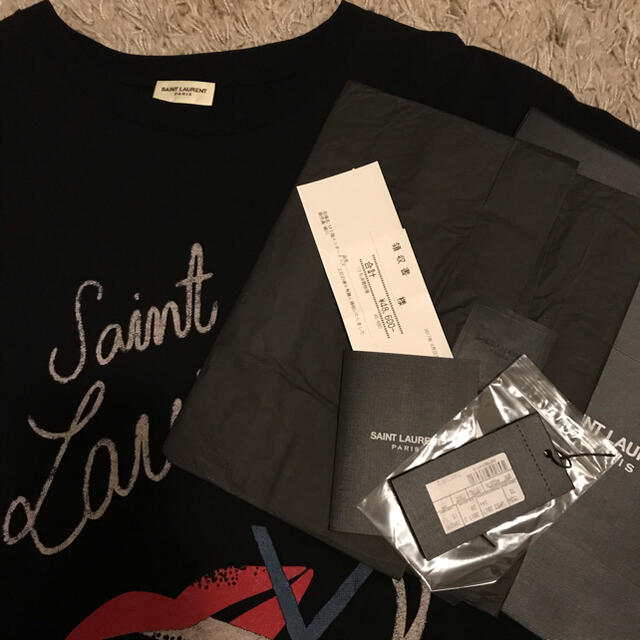 Saint Laurent(サンローラン)の人気サイズ‼️サンローラン　オーバーサイズ　スモーキングリップ Tシャツ  XS メンズのトップス(Tシャツ/カットソー(半袖/袖なし))の商品写真