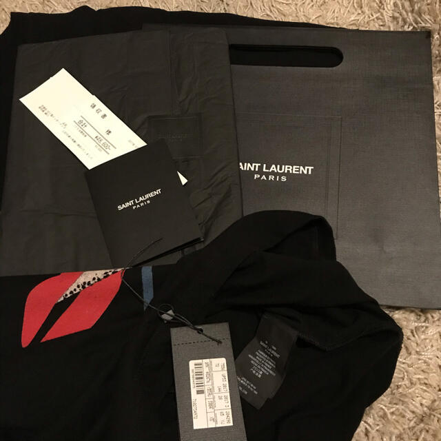 Saint Laurent(サンローラン)の人気サイズ‼️サンローラン　オーバーサイズ　スモーキングリップ Tシャツ  XS メンズのトップス(Tシャツ/カットソー(半袖/袖なし))の商品写真