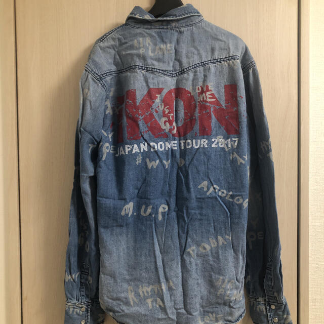 iKON(アイコン)のiKON デニムシャツ エンタメ/ホビーのタレントグッズ(ミュージシャン)の商品写真