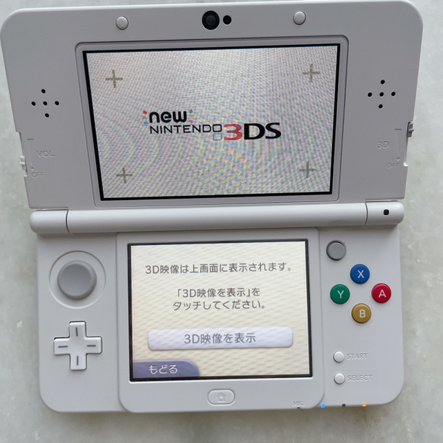 ニンテンドー3DS(ニンテンドー3DS)のNintendo 3DS NEW ニンテンドー 本体 ホワイト　ACアダプター付 エンタメ/ホビーのゲームソフト/ゲーム機本体(携帯用ゲーム機本体)の商品写真