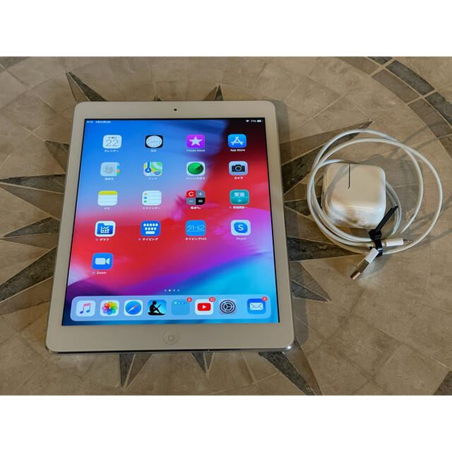 Apple(アップル)のApple iPad Air Wi-Fi 128GB シルバー ME906J/A スマホ/家電/カメラのPC/タブレット(タブレット)の商品写真