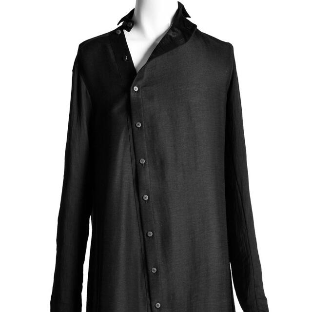 ISAMUKATAYAMA BACKLASH(イサムカタヤマバックラッシュ)のSOSNOVSKA DIAGONAL FLY LONG SHIRT (BLACK メンズのトップス(シャツ)の商品写真