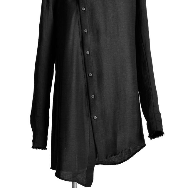 ISAMUKATAYAMA BACKLASH(イサムカタヤマバックラッシュ)のSOSNOVSKA DIAGONAL FLY LONG SHIRT (BLACK メンズのトップス(シャツ)の商品写真