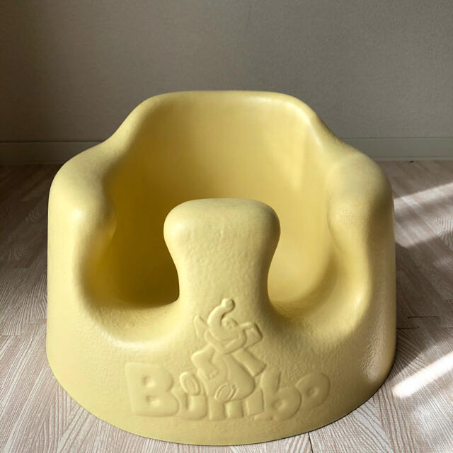 Bumbo(バンボ)のバンボ　パステルイエロー キッズ/ベビー/マタニティのキッズ/ベビー/マタニティ その他(その他)の商品写真