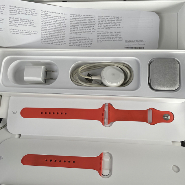 Apple Watch(アップルウォッチ)の【匿名配送】Apple Watch Series 5 44mm セルラーモデル スマホ/家電/カメラのスマートフォン/携帯電話(スマートフォン本体)の商品写真