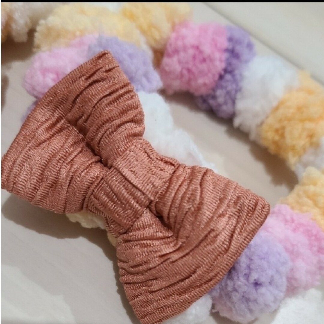 毛糸シュシュ レディースのヘアアクセサリー(ヘアゴム/シュシュ)の商品写真