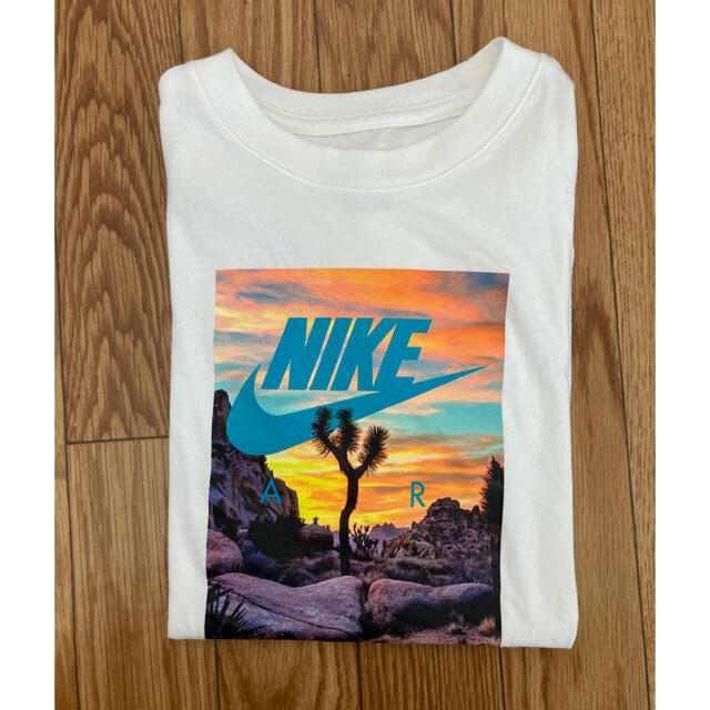 NIKE(ナイキ)のNIKE tシャツ レディースのトップス(Tシャツ(半袖/袖なし))の商品写真