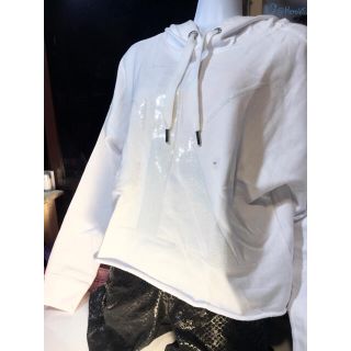 カルバンクライン(Calvin Klein)の日本未発売新商品　Calvin Klein カルバンクライン クロップドフディー(パーカー)