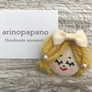 ブローチorヘアゴム＊くるみボタンドール・ドールチャーム＊ハンドメイド(ヘアアクセサリー)