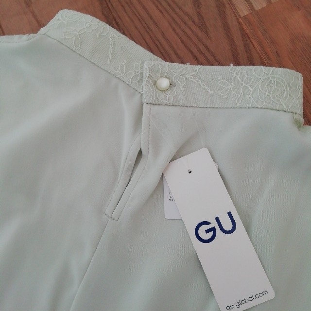 GU(ジーユー)のGU ハイネックブラウス S レディースのトップス(シャツ/ブラウス(長袖/七分))の商品写真