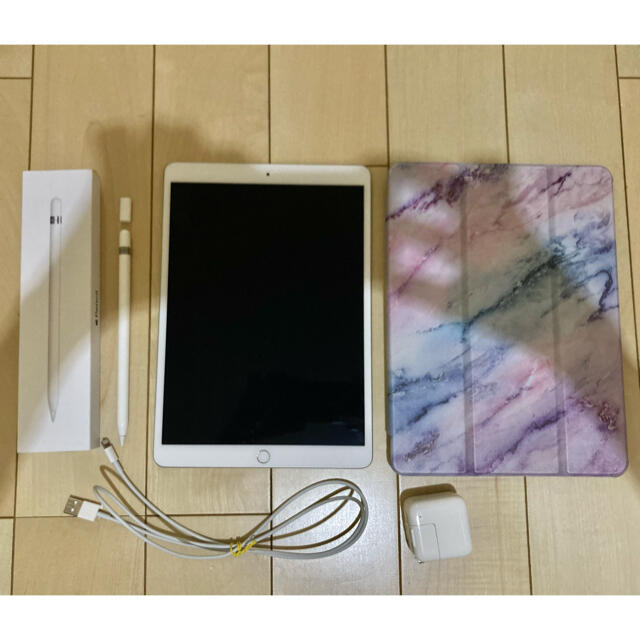 Apple(アップル)のiPad Air3 64GB Wi-Fiモデル　Apple pencil スマホ/家電/カメラのPC/タブレット(タブレット)の商品写真