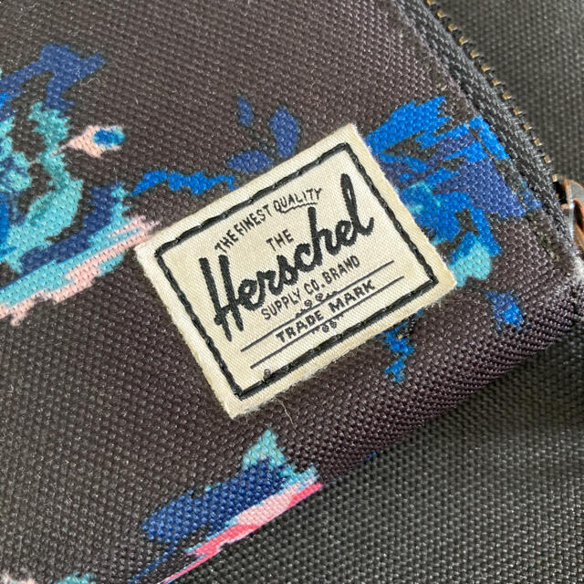 HERSCHEL(ハーシェル)のHerschel 花柄長財布 レディースのファッション小物(財布)の商品写真