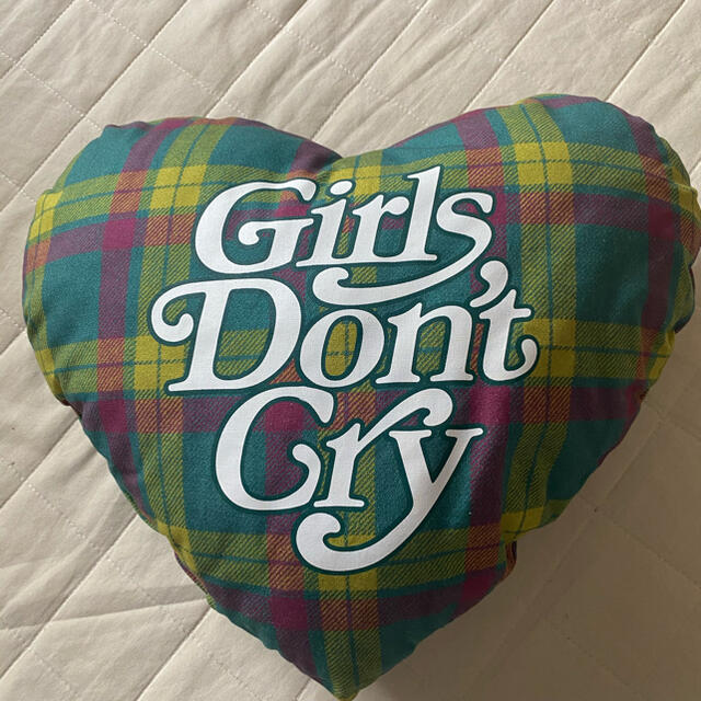 GDC(ジーディーシー)のGirls Don't Cry ハートピロー 伊勢丹限定 チェック柄 インテリア/住まい/日用品のインテリア小物(クッション)の商品写真