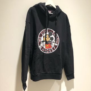 最終値下げ!新品GUESSパーカー ミッキーデザイン