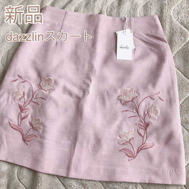 dazzlin(ダズリン)の《新品》dazzlin 刺繍台形スカート レディースのスカート(ミニスカート)の商品写真