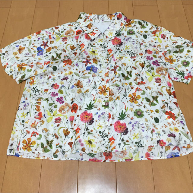 Adam et Rope'(アダムエロぺ)のアダムエロペの花柄シャツ♡ レディースのトップス(シャツ/ブラウス(半袖/袖なし))の商品写真