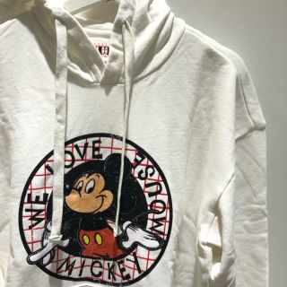 GUESS ×MICKEY Mサイズ フーディ WHTカラー 新品未使用です。