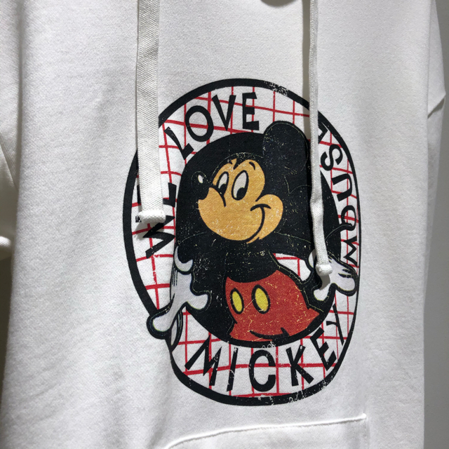 GUESS ×MICKEY Mサイズ フーディ WHTカラー 新品未使用です。