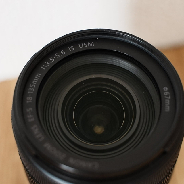 Canon(キヤノン)のCanon EF-S18-135mm F3.5-5.6 IS USM APS-C スマホ/家電/カメラのカメラ(レンズ(ズーム))の商品写真