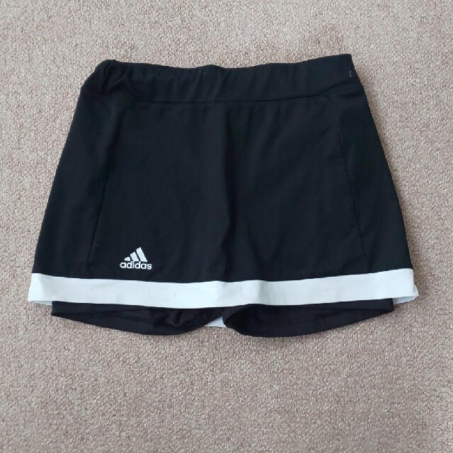 adidas(アディダス)のスパッツ付き スコート 140 黒 adidas アディダス スポーツ/アウトドアのテニス(ウェア)の商品写真