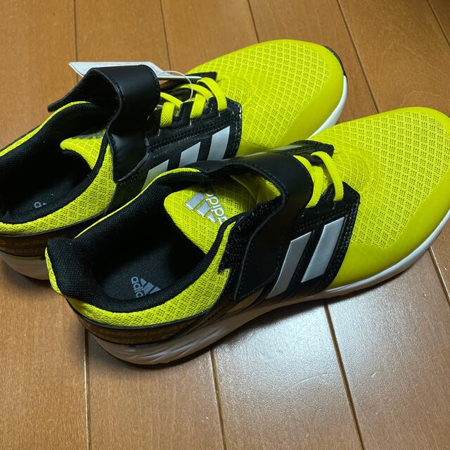 adidas(アディダス)のadidas キッズ/ベビー/マタニティのキッズ靴/シューズ(15cm~)(スニーカー)の商品写真