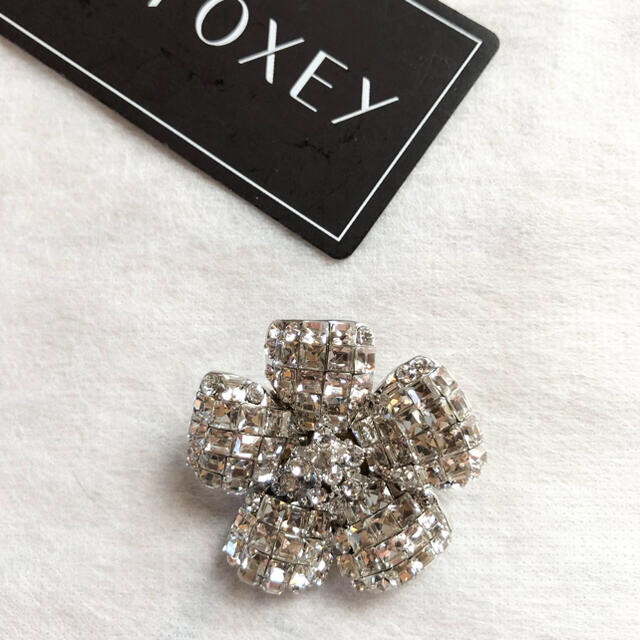 FOXEY(フォクシー)の値下げ☆FOXEYフォクシー☆FlowerBroochお花のブローチ♪クリア新品 レディースのアクセサリー(ブローチ/コサージュ)の商品写真