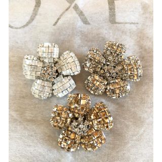 フォクシー(FOXEY)の値下げ☆FOXEYフォクシー☆FlowerBroochお花ブローチシャンパン新品(ブローチ/コサージュ)