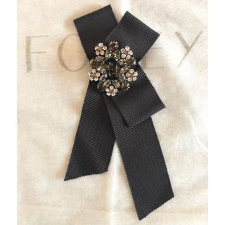 フォクシー(FOXEY)の【専用】☆FOXEYフォクシー☆Ribbon Flowerラインストーンブローチ(ブローチ/コサージュ)