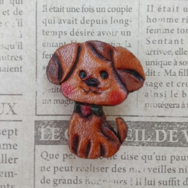 しないまま 革製ブローチ ハンドメイド 「犬」 Ⓣブローチ 再入荷☆今なら送料無料♪レザーブローチ プリムラB 花 直径4cm ブローチ おしゃれ かわいい お花 フラワー ブローチ おしゃれ レザーアクセサリー ハンドメイド
