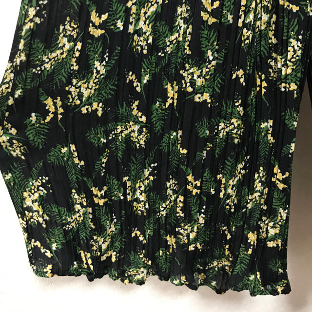 MURUA(ムルーア)のムルーア 花柄ロングプリーツパンツ FREE 黒 MURUA レディースのパンツ(カジュアルパンツ)の商品写真