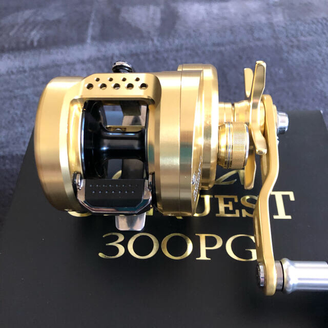 SHIMANO(シマノ)のシマノ　オシアコンクエスト300PG 中古美品‼️ スポーツ/アウトドアのフィッシング(リール)の商品写真