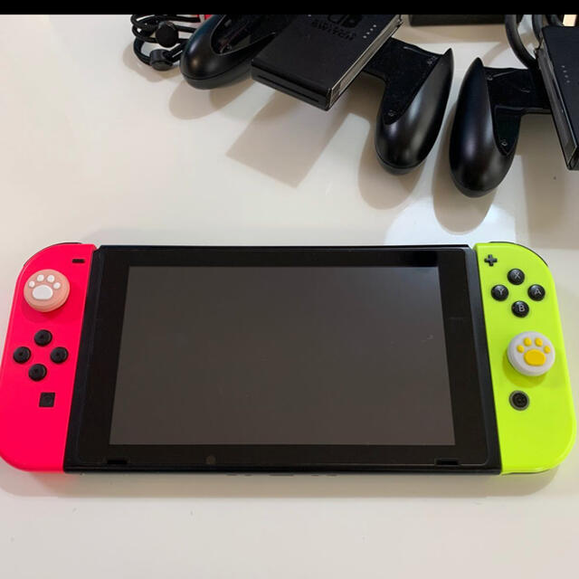 Nintendo Switch(ニンテンドースイッチ)の中古　任天堂スイッチ　本体　追加セット　スイッチ　任天堂 エンタメ/ホビーのゲームソフト/ゲーム機本体(家庭用ゲーム機本体)の商品写真