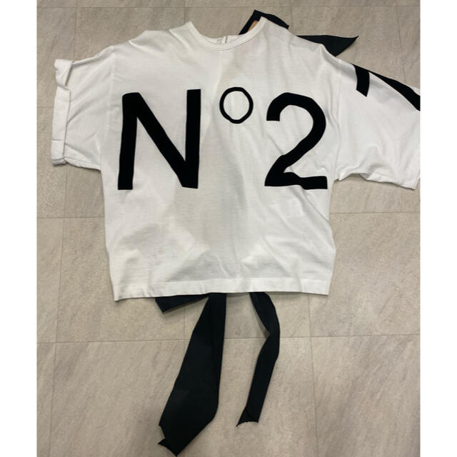 N°21(ヌメロヴェントゥーノ)の早い者勝ち　ヌメロヴェントゥーノ　♡リボンTシャツ レディースのトップス(Tシャツ(半袖/袖なし))の商品写真