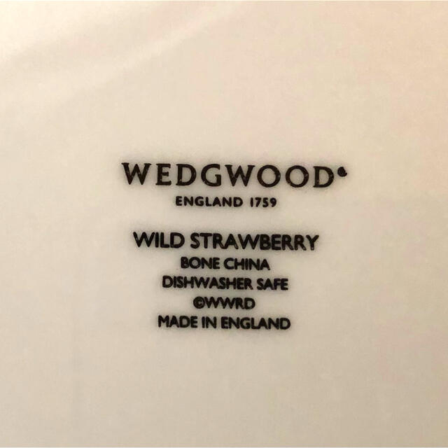 WEDGWOOD(ウェッジウッド)の【値下げ】ウェッジウッド WEDGWOOD ワイルドストロベリー ペタルトレイ インテリア/住まい/日用品のキッチン/食器(食器)の商品写真