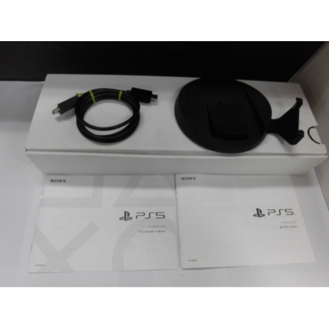 SONY(ソニー)のPlayStation 5 (CFI-1000A01)　ディスクドライブモデル エンタメ/ホビーのゲームソフト/ゲーム機本体(家庭用ゲーム機本体)の商品写真