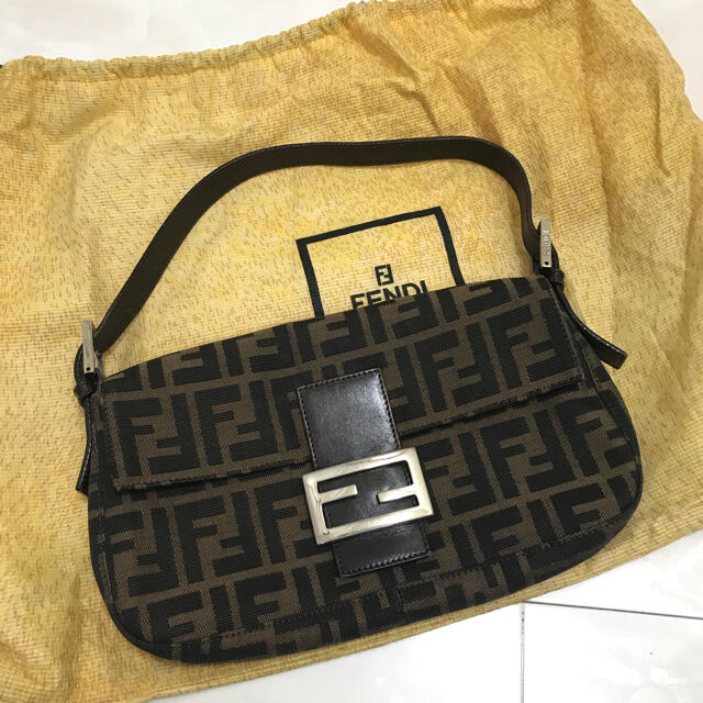 激安直営店 FENDI - フェンディ マンマバケット ズッカ ショルダー