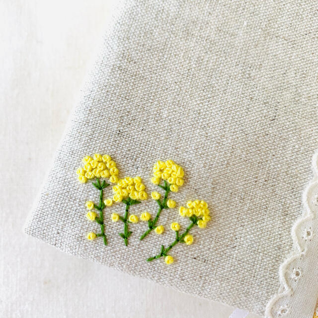 ハンドメイドブックカバー/文庫本サイズ/菜の花の手刺繍チェック