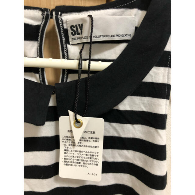SLY(スライ)のSLY 袖なし　トップス　タグ付き レディースのトップス(カットソー(半袖/袖なし))の商品写真